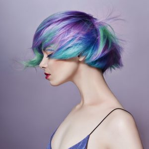 Friseurtrends München: Wenn es nach den Stars und Sternchen gehen soll, wird der Sommer 2019 wieder Bunt